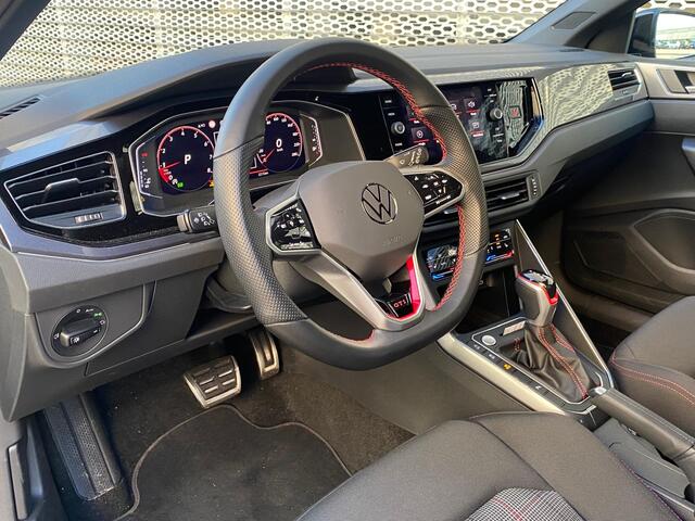 Volkswagen POLO 2.0 TSI 207PK DSG GTI / IQ Led Koplampen / Achteruitrijcamera / Stoelverwarming / Navigatie / 17'' LMV / VW