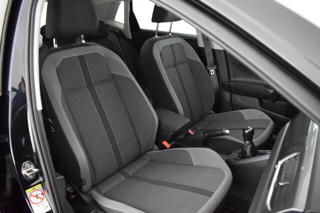 Volkswagen POLO 1.0 TSI 95pk Highline Stoelverwarming Navigatie Climate Control