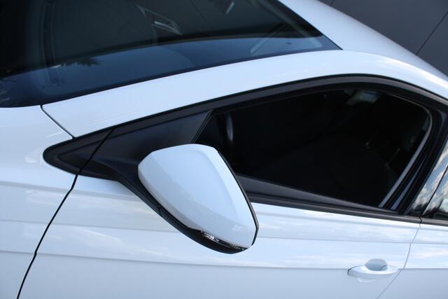 Volkswagen POLO 1.0 TSI Comfortline - NAVIGATIE - AIRCO - 5-DEURS - RIJKLAAR