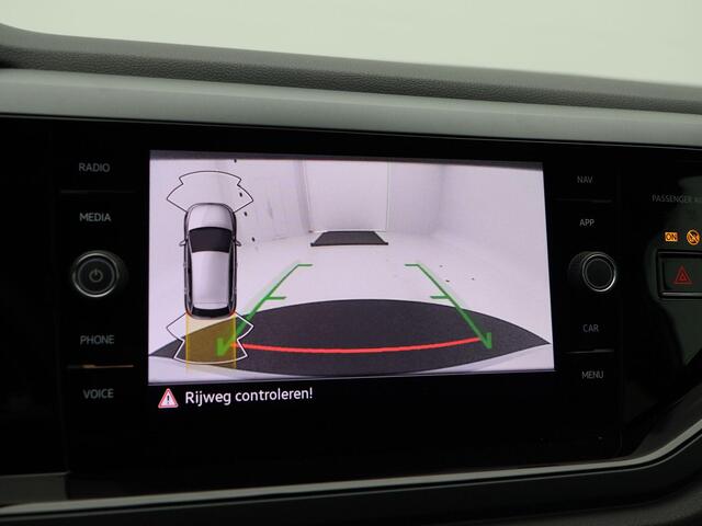 Volkswagen POLO 1.0 TSi 110 Pk Automaat R-Line Business | LED | 16 Inch | Privacy Glass | Parkeersensoren V+A | Camera | CarPlay | 13.716 Km!!