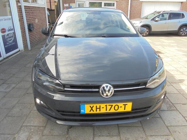 Volkswagen POLO 1.0 MPI Comfortline Business Navigatiesysteem, Parkeerassistentie, Airconditioning, Trekhaak, Lederen Bekleding