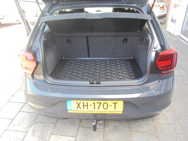 Volkswagen POLO 1.0 MPI Comfortline Business Navigatiesysteem, Parkeerassistentie, Airconditioning, Trekhaak, Lederen Bekleding