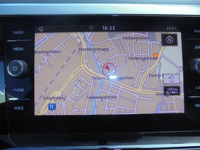 Volkswagen POLO 1.0 MPI Comfortline Business Navigatiesysteem, Parkeerassistentie, Airconditioning, Trekhaak, Lederen Bekleding