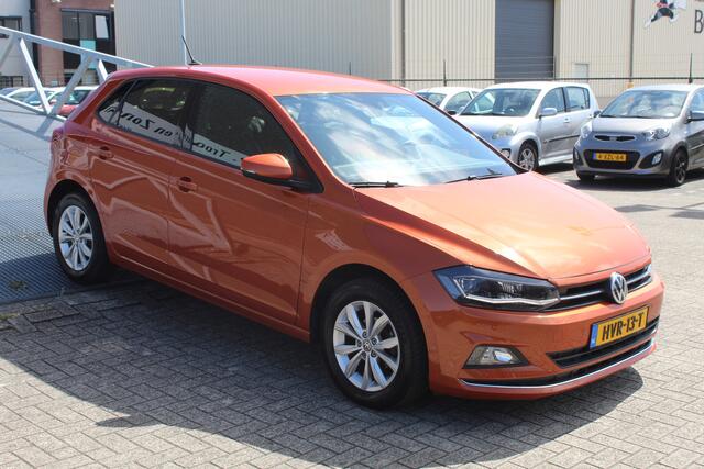Volkswagen POLO 1.0 TSI Comfortline Navigatie/Airco/Adaptive cruise control/Parkeersensoren rondom/Stoelverwarming/Multifunctioneel stuurwiel/Lichtmetalen velgen.