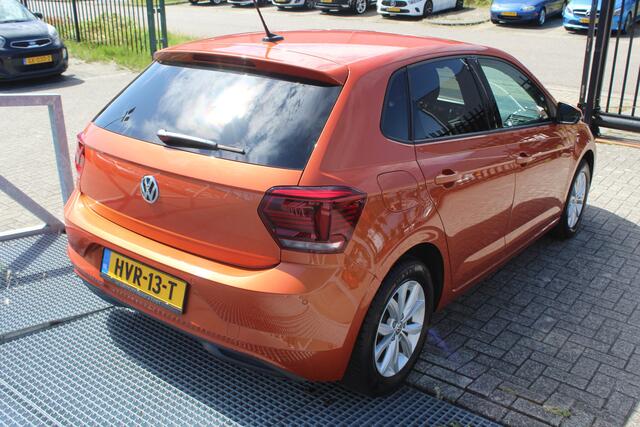 Volkswagen POLO 1.0 TSI Comfortline Navigatie/Airco/Adaptive cruise control/Parkeersensoren rondom/Stoelverwarming/Multifunctioneel stuurwiel/Lichtmetalen velgen.