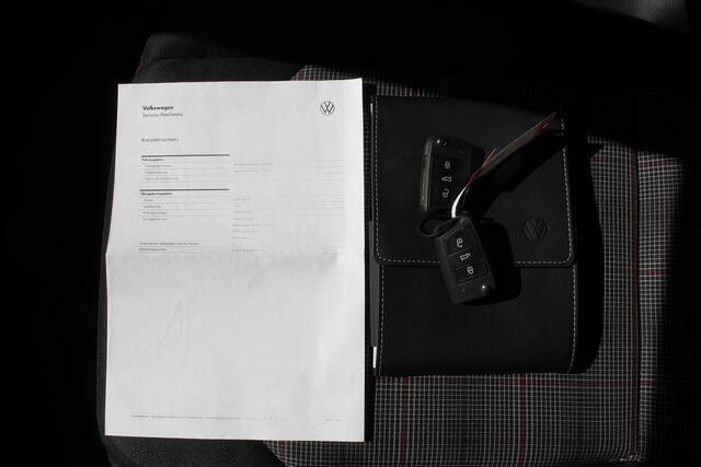 Volkswagen POLO 2.0 TSI GTI Navigatie/Virtual cockpit/Parkeersensoren rondom/Cruise control/Airco/Apple carplay/Stoelverwarming/Multifunctioneel stuurwiel/17'' Lichtmetalen velgen.