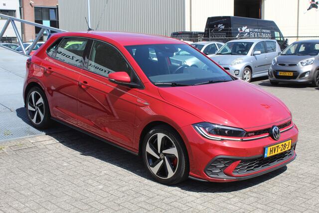 Volkswagen POLO 2.0 TSI GTI Navigatie/Virtual cockpit/Parkeersensoren rondom/Cruise control/Airco/Apple carplay/Stoelverwarming/Multifunctioneel stuurwiel/17'' Lichtmetalen velgen.
