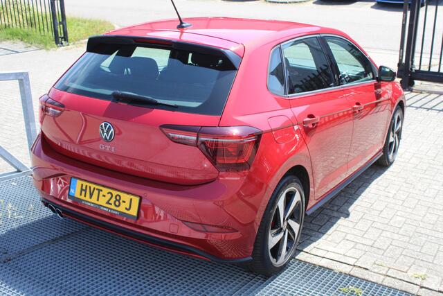 Volkswagen POLO 2.0 TSI GTI Navigatie/Virtual cockpit/Parkeersensoren rondom/Cruise control/Airco/Apple carplay/Stoelverwarming/Multifunctioneel stuurwiel/17'' Lichtmetalen velgen.