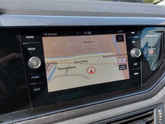 Volkswagen POLO 1.0 TSI 95pk Highline Executive-Pack 5-Deurs | Navi | Apple Carplay+Android Auto | Clima | Adap.Cruise | Sfeerverlichting | Pdc V+A | Licht+Regensensor | Privacy Glass | 16''lm