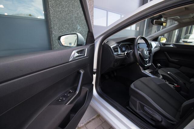 Volkswagen POLO 1.0 TSI Highline | Navi | Climate | Stuurbediening | Stoelverwarming | Sfeer | Carplay Voorbereiding | Draadloos Opladen | Bluetooth | Front Assist | 2 X PDC | Garantie