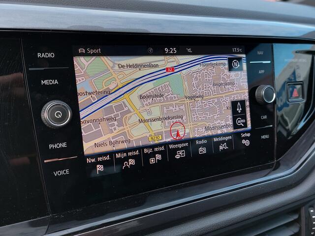 Volkswagen POLO 1.0 TSI 95pk Highline Executive 5-Deurs | Navi | Apple Carplay+Android Auto | Clima | Adap.Cruise | Sfeerverlichting | Licht+Regensensor | Privacy Glass | 16''lm