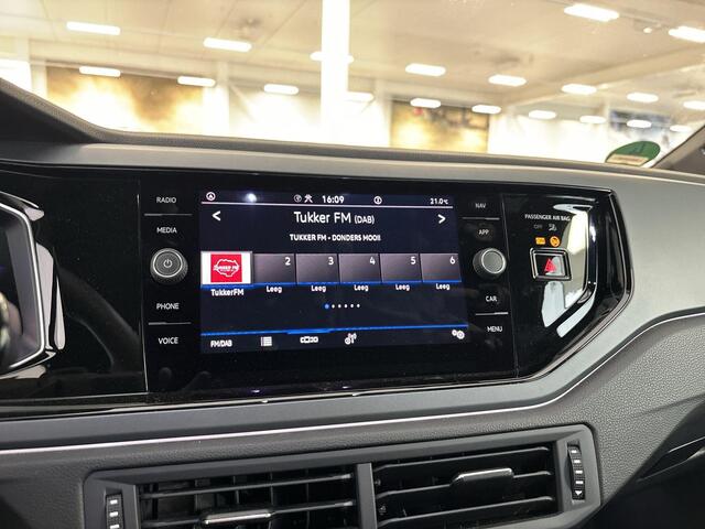 Volkswagen POLO 1.0 TSI 95pk DSG R-Line · Camera · Apple/Android Car Play · P-Sensoren · ACC · Getint Glas · 16'' Inch · Garantie t/m 24-11-2028 of 100.000km