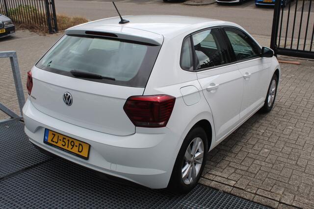 Volkswagen POLO 1.0 TSI Comfortline Navigatie/Adaptive cruise control/Airco/Apple carplay/Elektrische ramen/Elektrisch verstelbare spiegels/15'' Lichtmetalen velgen.