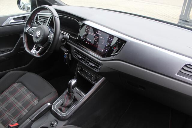Volkswagen POLO 2.0 TSI GTI Achteruitrijcamera/Stoelverwarming/Adaptice cruise control/Virtueel Dashboard/Navigatie/18 Inch/Inklapbare spiegels