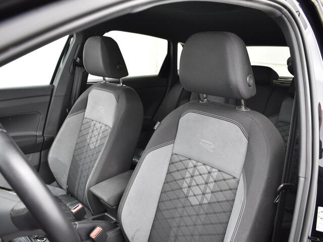 Volkswagen POLO 1.0 TSI 95pk R-Line · Apple/Android Car Play · P-Sensoren · Navi · IQ.light · Stoelverwarming · 16'' Inch ·