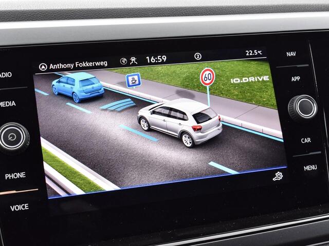 Volkswagen POLO 1.0 TSI 95pk R-Line · Apple/Android Car Play · P-Sensoren · Navi · IQ.light · Stoelverwarming · 16'' Inch ·