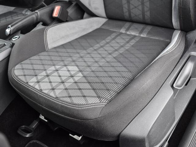 Volkswagen POLO 1.0 TSI 95pk R-Line · Apple/Android Car Play · P-Sensoren · Navi · IQ.light · Stoelverwarming · 16'' Inch ·