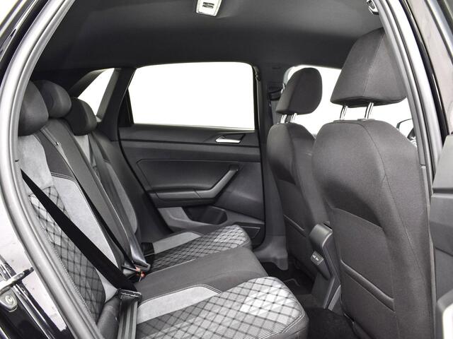 Volkswagen POLO 1.0 TSI 95pk R-Line · Apple/Android Car Play · P-Sensoren · Navi · IQ.light · Stoelverwarming · 16'' Inch ·