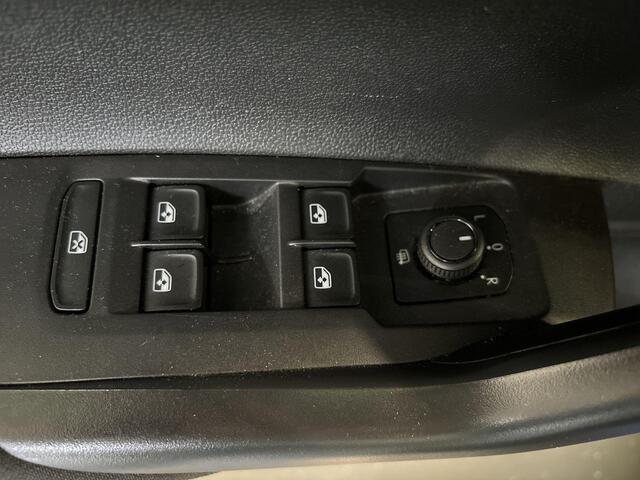 Volkswagen POLO 1.0 TSI Life · Apple/Android Car Play · P-Sensoren · Airco · DAB · Getint Glas · 15'' Inch · Garantie t/m 31-10-2027 of 100.000km