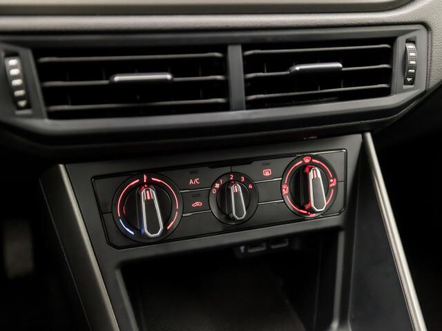 Volkswagen POLO 1.0 TSI Sportline (APPLE CARPLAY, GROOT NAVI, LM VELGEN, GETINT GLAS, SPORTSTOELEN, ADAPTIVE CRUISE, ARMSTEUN, NIEUWSTAAT)