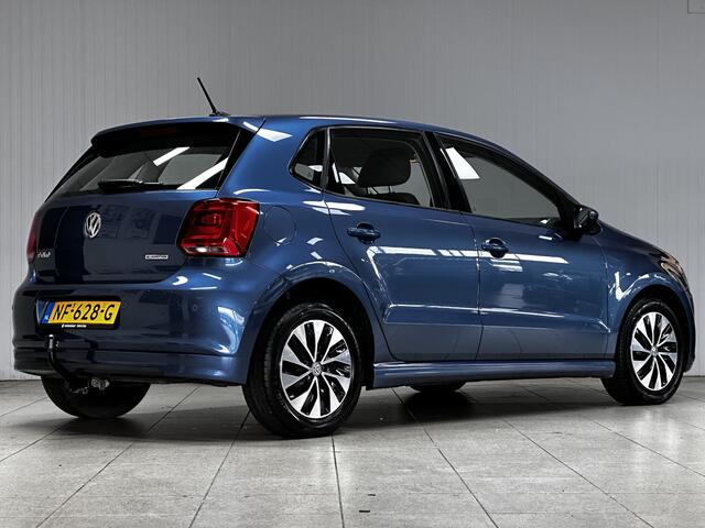 Volkswagen POLO 1.0 TSI BlueMotion/ Trekhaak/ Apple + Android/ 15'' LMV/ Navi/ Airco/ Cruise/ Elek. pakket/ Isofix/ Bluetooth/ Armsteun/ Multi. LEDER. Stuur/ Mistl./ PDC/ Dagrijverl./ Dakspoiler.