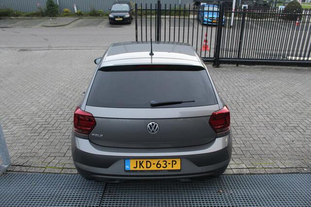 Volkswagen POLO 1.0 TSI Highline Parkeersensoren v+a/Cruise control/Climate control/Stoel en spiegel verwarming/Navi by app/Licht metalen velgen/Privacy glass
