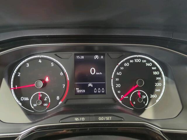 Volkswagen POLO 1.0 TSI Highline / AUTOMAAT/ PARK. SENSOREN/ CLIMA/ GETINT GLAS/ APP CONNECT/ 16" LMV