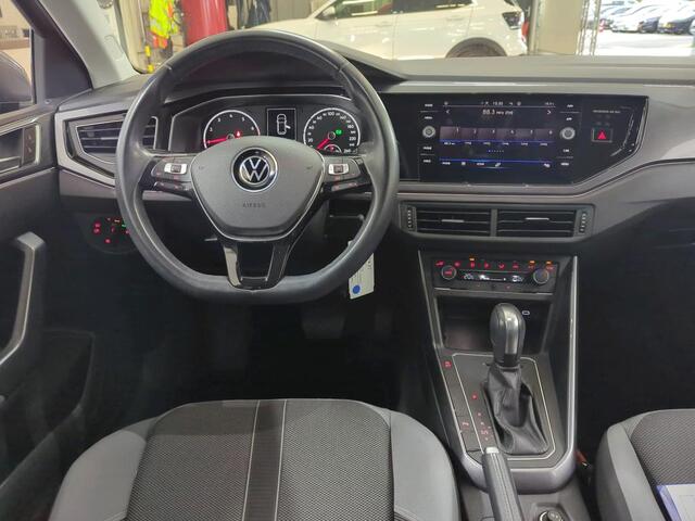 Volkswagen POLO 1.0 TSI Highline / AUTOMAAT/ PARK. SENSOREN/ CLIMA/ GETINT GLAS/ APP CONNECT/ 16" LMV