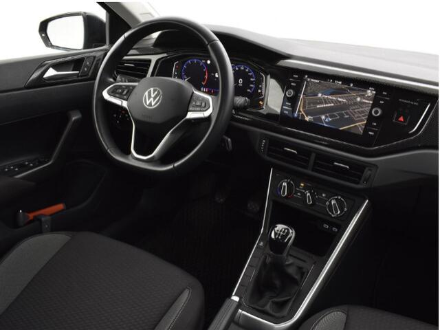 Volkswagen POLO Life Edition 1.0 TSI 95 pk 5 versn. Hand · Achteruitrijcamera · regensensor ·