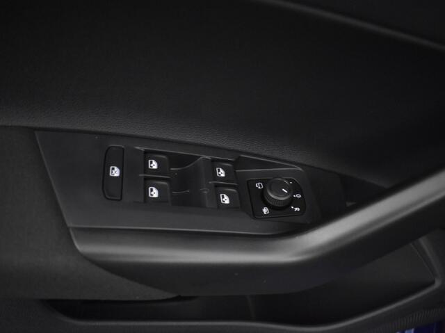 Volkswagen POLO Life Edition 1.0 TSI 95 pk 5 versn. Hand · Achteruitrijcamera · Regensensor ·