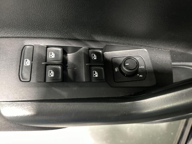 Volkswagen POLO 1.0 TSI 95pk DSG Life Business · Apple/Android Car Play · Airco · P-Sensoren · Getint Glas · 15'' Inch · Garantie t/m 27-10-2027 of 100.000km