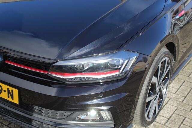 Volkswagen POLO 2.0 TSI GTI Automaat/Achteruitrijcamera/Parkeersensoren rondom/Beats audio/Digital dash/Apple car play/Navigatie/Adaptive cruise control/Climate control/Stoelverwarming/Inklapbare en verwarmbare buitenspiegels