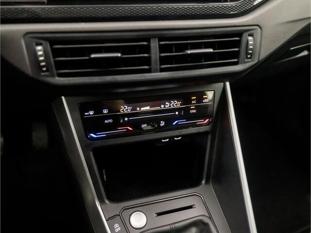 Volkswagen POLO 1.0 TSI Sportline Automaat (VIRTUAL COCKPIT, APPLE CARPLAY, GROOT NAVI, CAMERA, KEYLESS, SPORTSTOELEN, GETINT GLAS, LM VELGEN, NIEUWSTAAT)