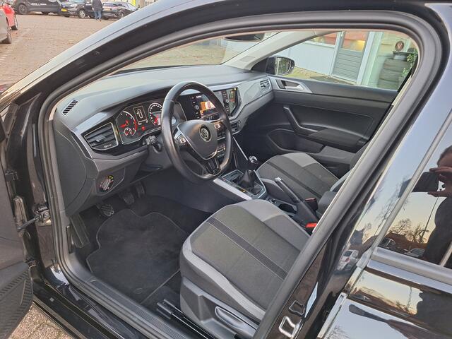 Volkswagen POLO 1.0 TSI Highline Automatische Airco/Stoel verwarming/Navigatie/Carplay/Parkeersensoren