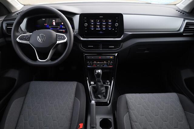Volkswagen T-Cross 1.0 TSI Life Edition 95PK / 70kW, 17" 'Manila' LMV, LED koplampverlichting, Multimedia pakket (navigatie 'discover media', verkeerstekenherkenning, Apple Carplay / Android Auto, telefoon draadloos oplaadbaar), Comfort Pakket (parkeersensoren vóór en achte