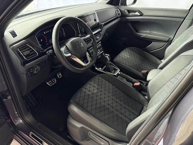 Volkswagen T-Cross 1.5 TSI 150PK R-LINE EDITION TREKHAAK LED KEYLESS LMV IQ CAMERA STOELVERW ?2025? "Volkswagen rijden begint bij Topautos.nl - 75 topmodellen direct op voorraad!"