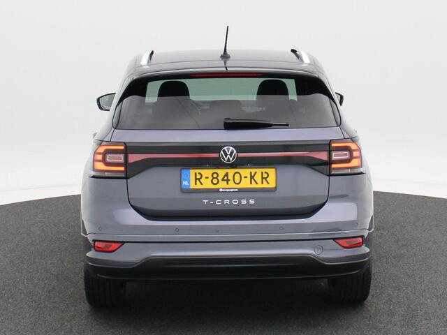 Volkswagen T-Cross 1.0 TSi 110 Pk R-Line | LED | Camera | Carplay | Sensoren | Adaptive Cruise | Navigatiesysteem | Climate Control | 18 Inch | 49.072 Km!!