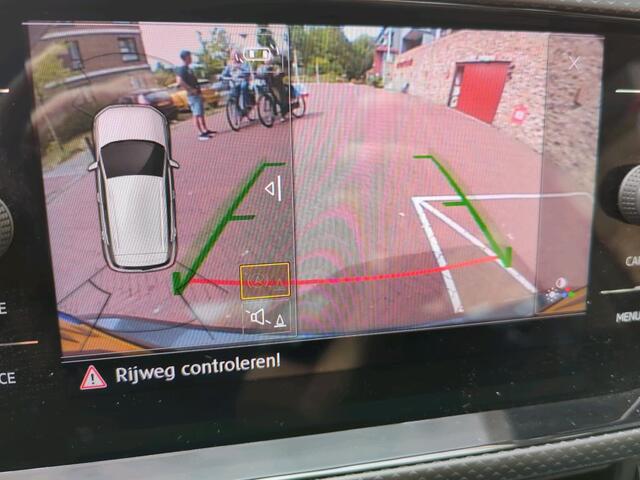 Volkswagen T-Cross 1.0 TSI 95pk Life / Navigatie / Parkeersensoren Voor + Achter / Achteruitrijcamera / Airco / 16''LMV