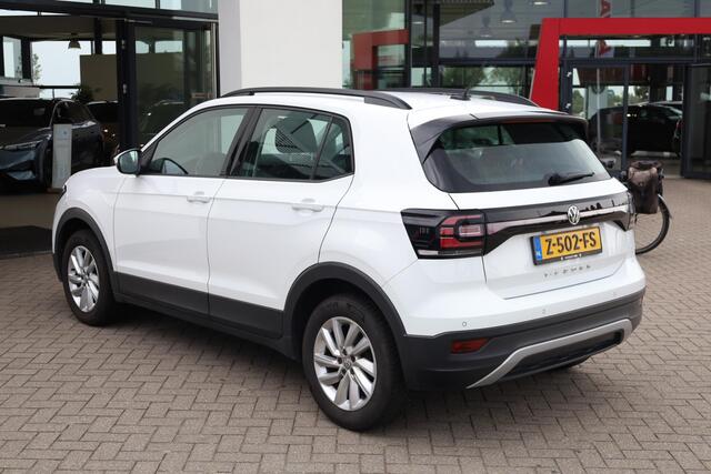 Volkswagen T-Cross 1.0 TSI Life parkeersensoren voor en achter, side assist dodehoek sensor, navigatie, 16" LMV, lederen multifunctioneel stuurwiel, 6 speakers, lane assist, light assist, speed limiter, cruise control, bluetooth carkit