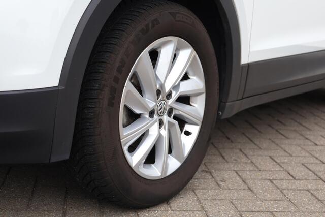 Volkswagen T-Cross 1.0 TSI Life parkeersensoren voor en achter, side assist dodehoek sensor, navigatie, 16" LMV, lederen multifunctioneel stuurwiel, 6 speakers, lane assist, light assist, speed limiter, cruise control, bluetooth carkit