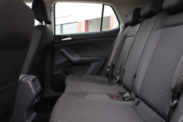Volkswagen T-Cross 1.0 TSI Life parkeersensoren voor en achter, side assist dodehoek sensor, navigatie, 16" LMV, lederen multifunctioneel stuurwiel, 6 speakers, lane assist, light assist, speed limiter, cruise control, bluetooth carkit