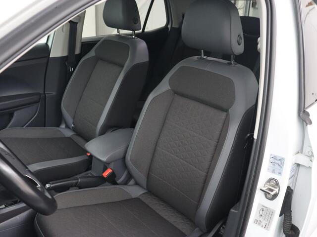 Volkswagen T-Cross 1.0 TSI R Line | Stoelverwarming | Camera | Trekhaak | Virtual Cockpit | Carplay | Adaptive cruise | Climate control | Full LED