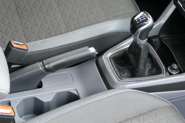 Volkswagen T-Cross 1.0 116pk TSI Style R-Line. Virt Cockpit, Adaptief Cruise, Navi, Led, 17"LMV, Haak 1100kg