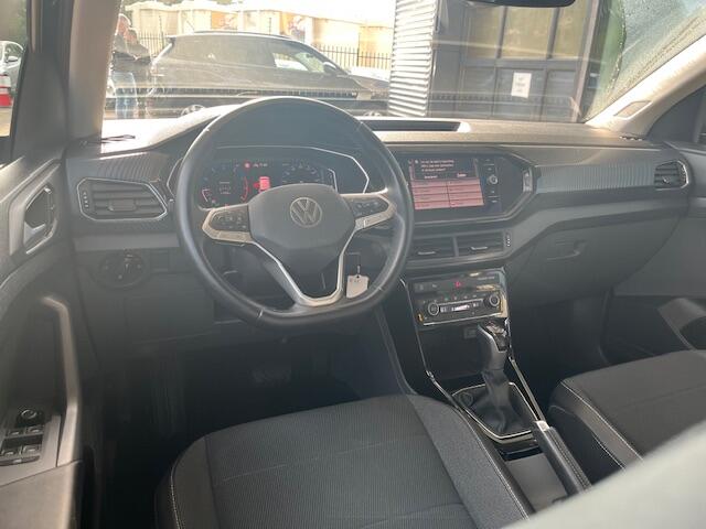 Volkswagen T-Cross 1.0 TSI DSG R-Line / Virtual cockpit / 18'' LMV / Achteruitrij camera / Navigatie / Stoel verwarning