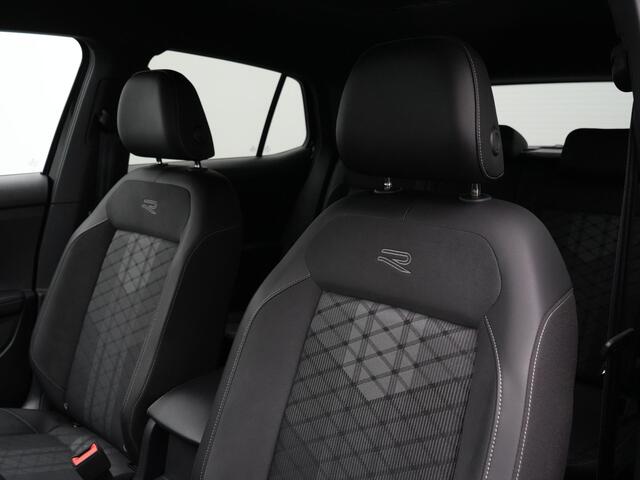Volkswagen T-Cross 1.5 TSI 150 pk DSG R-Line Edition | Trekhaak | IQ Light | Stoelverwarming | Navigatie | Parkeersensoren voor/achter | Adaptive Cruise