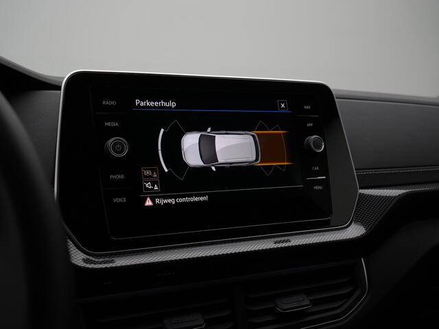 Volkswagen T-Cross 1.5 TSI 150 pk DSG R-Line Edition | Trekhaak | IQ Light | Stoelverwarming | Navigatie | Parkeersensoren voor/achter | Adaptive Cruise