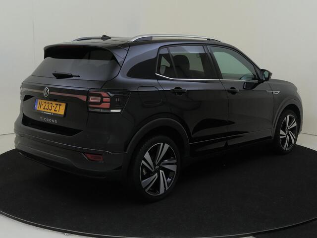 Volkswagen T-Cross 1.0 TSI R-Line | Achteruitrijcamera | Digital cockpit Pro | Navigatie | Adaptieve cruise control | Elektrisch inklapbare buitenspiegels | CarPlay | LED verlichting |