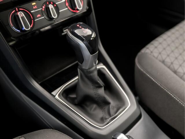 Volkswagen T-Cross 1.0 TSI Sport Automaat (APPLE CARPLAY, GROOT NAVI, GETINT GLAS, PARKEERSENSOREN, SPORTSTOELEN, LM VELGEN, ADAPTIVE CRUISE, NIEUWE APK, NIEUWSTAAT)