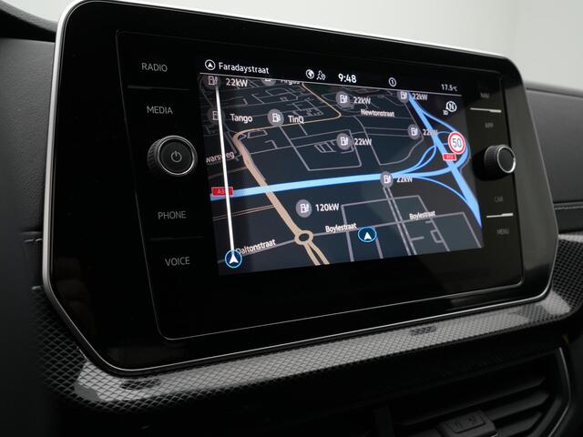 Volkswagen T-Cross 1.5 TSI 150 pk DSG R-Line Edition | IQ Light | Trekhaak | Stoelverwarming | Achteruitrijcamera | Adaptive Cruise | Carplay | 17 inch