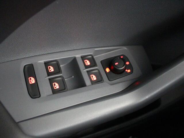 Volkswagen T-Cross 1.0 TSI Life | App Connect | Airco | PDC |*